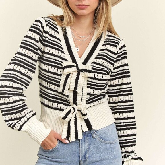 NWT Madelyn Black and White Stripe Bow Tie Sweater Size Small - Picture 2 of 4